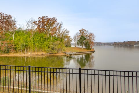 Lake Greenwood Getaway w/ Docks & Waterfront Views Apartment in Lake Greenwood