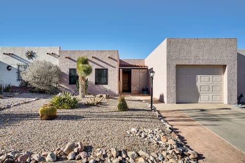 Tranquil Green Valley Home w/ Screened Porch Apartment in Sahuarita