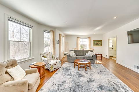 Bright Home Near Pine Lake w/ Deck & Yard House in La Porte