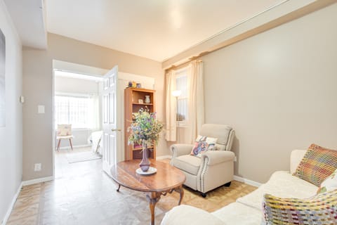 Apt 5 Mi to Chicago Loop: Walk to Public Transit! Apartment in Chicago