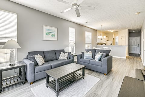 5 Mi to Myrtle Beach Hot Spots: Condo w/ Perks! Apartment in Carolina Forest