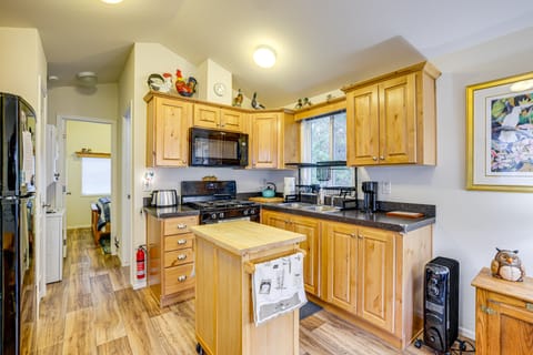 Remote Workers Welcome: Tiny Home in Port Angeles! House in Port Angeles