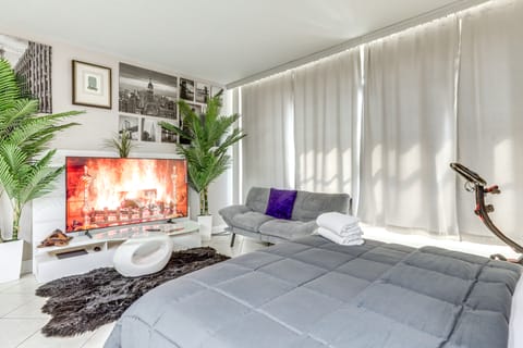 Downtown Studio w/ City Views in Jacksonville! Apartment in Jacksonville