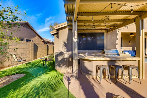 Hot Tub & Heated Pool: Home in Estrella Mtn Ranch House in Goodyear