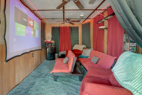 'The Treehouse' in Cherokee Village: Deck & Views House in Cherokee Village