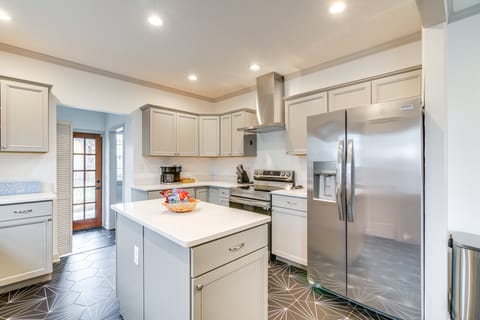 Walk to Eats: Midtown Memphis Home w/ Patio! House in Memphis