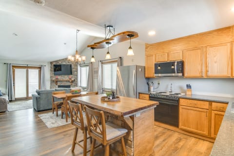 Family-Friendly Retreat w/ Balcony in Fraser! Apartment in Fraser