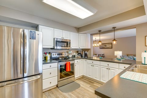 Osage Beach Condo | Pools, Boatslip and Pickleball Apartment in Lake of the Ozarks