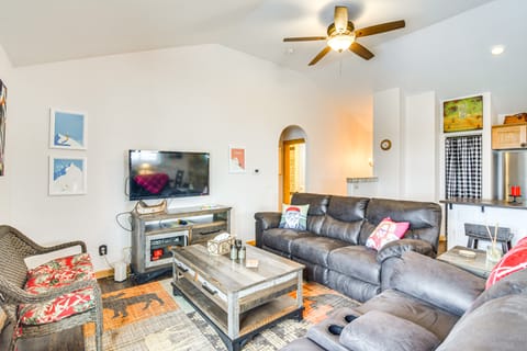 Hike, Ski & Explore: Townhome w/ Yard in Fraser! Apartment in Fraser