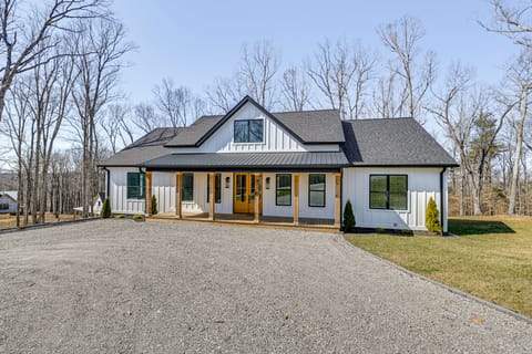 Nolin Lake Views: Spacious Home in Clarkson! House in Nolin Lake