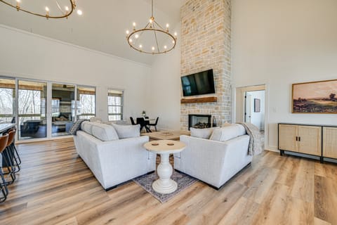 Nolin Lake Views: Spacious Home in Clarkson! House in Nolin Lake