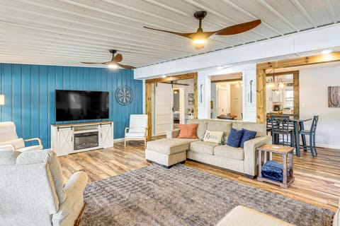 Central Waterfront Home w/ Dock in Lake Ozark! House in Lake of the Ozarks