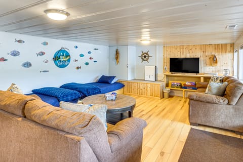 Central Waterfront Home w/ Dock in Lake Ozark! House in Lake of the Ozarks