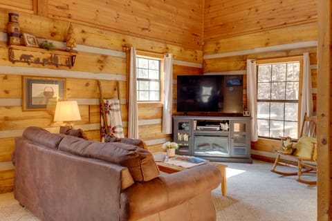Private Hot Tub & Game Room: Mountain Retreat! Apartment in Gatlinburg