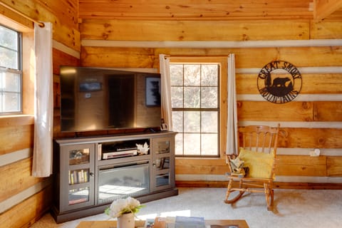 Private Hot Tub & Game Room: Mountain Retreat! Apartment in Gatlinburg