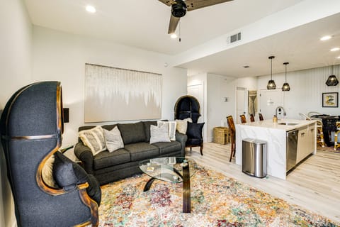 3 Mi to Gulfport Beaches: Waterfront 'Casa Pesce' Apartment in Gulfport