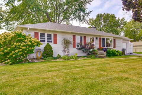 1/2 Mi to Boat Launch: Family Getaway in Menasha! House in Wisconsin