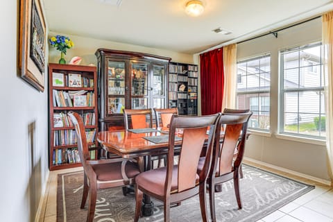 12 Mi to Energy Corridor: Family Home w/ Grill! House in Houston