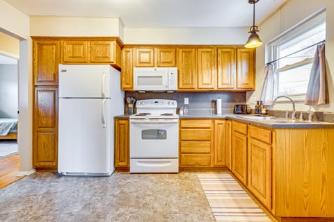 10 Mi to Dtwn: Pet-Friendly Retreat in Columbus House in Ohio