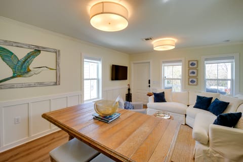 < 1/2 Mi to Beach: Gem w/ Lanai in Pass Christian Cottage in Pass Christian