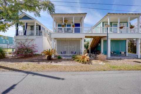 < 1/2 Mi to Beach: Gem w/ Lanai in Pass Christian Cottage in Pass Christian