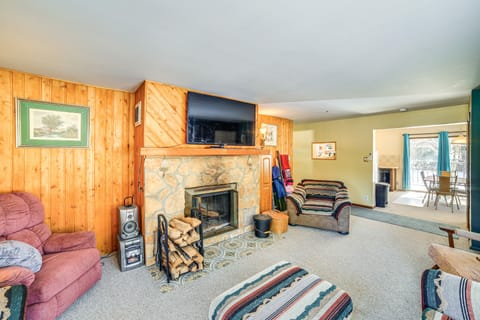 Outdoor Paradise: Spacious Wisconsin Family Home House in Wisconsin