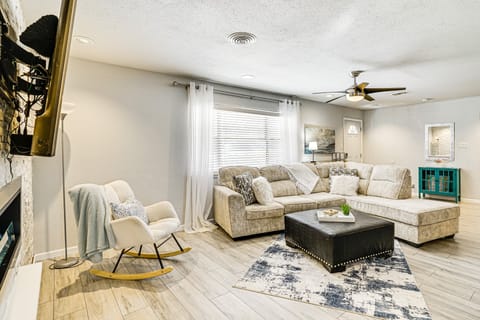 Patio & Fenced Yard: Newly Renovated Hurst Home! House in Hurst