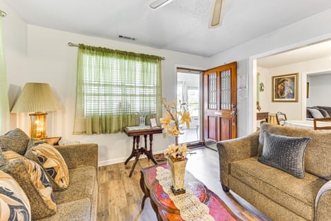 3 Mi to Dtwn Beaufort: Quiet Family Home w/ Yard House in Beaufort