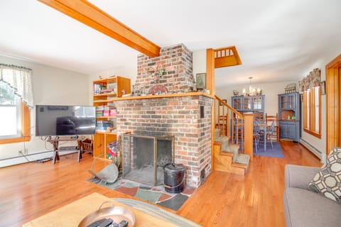 Swim, Ski & Sip: Lakefront Retreat in Plymouth House in Plymouth