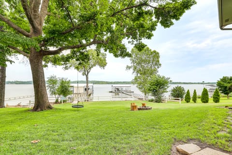 Lakefront Home w/ Private Dock in Grove House in Grove