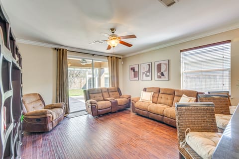 8 Mi to Beach: Home in Mary Esther House in Alabama