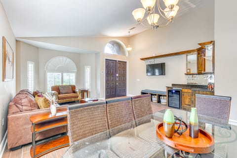 8 Mi to Beach: Home in Mary Esther House in Alabama