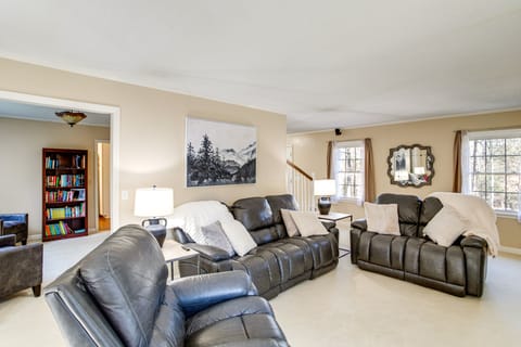 Near Lake Murray: Family Getaway w/ Screened Porch House in Leesville