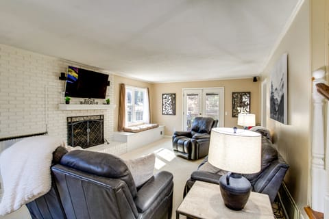 Near Lake Murray: Family Getaway w/ Screened Porch House in Leesville