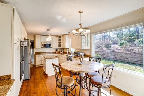 Near Lake Murray: Family Getaway w/ Screened Porch House in Leesville