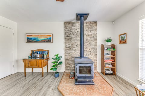 1 Mi to Alto Lake: Mtn-View Home w/ Large Yard! House in Alto