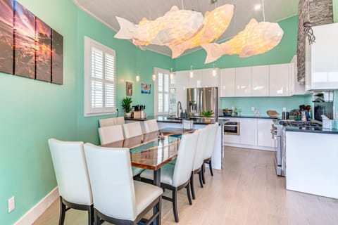 Golf Cart + Elevator: Retreat 1 Block to Beach House in Pensacola Beach