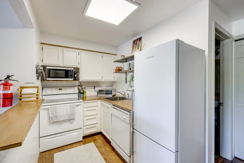 Walk to Payette Lake: McCall Condo w/ Fireplace Apartment in McCall