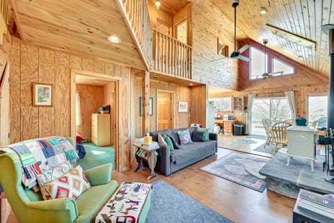 3 Mi to Catskill Trail: Stamford Cottage w/ Views Cottage in Capital District, NY, USA