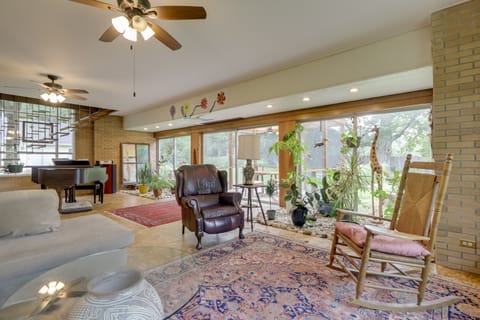 Spacious & Updated Farmhouse in Yellow Springs House in Yellow Springs