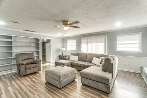 Near Shops & Eats: Home w/ Large Yard in Waycross! House in Waycross