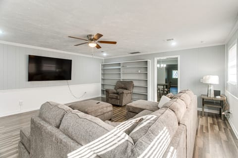 Near Shops & Eats: Home w/ Large Yard in Waycross! House in Waycross