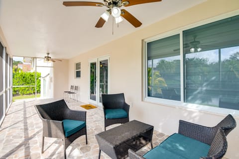 8 Mi to Wynwood: Waterfront Retreat w/ Lanai House in Golden Glades