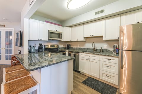 Walk to Beach: Newly Remodeled Condo in Ocean City Apartment in Ocean City