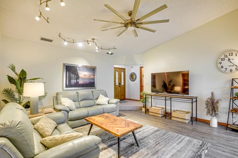 Private Outdoor Oasis: Luxe Palm Coast Retreat House in Palm Coast