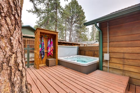 3 Mi to Old Mill District: Family Retreat w/ Yard House in Deschutes River Woods