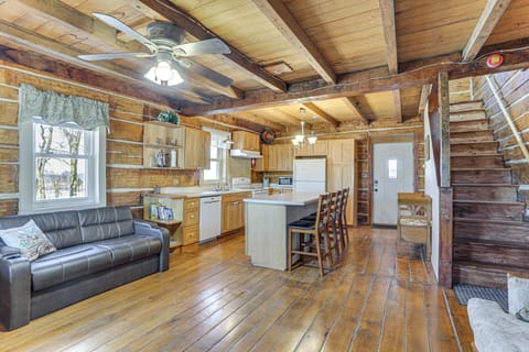 Historical Log Cabin on 80 Acres in Hartford! House in Wisconsin