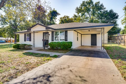 Walk to Town: Home w/ Yard in Brenham! House in Brenham