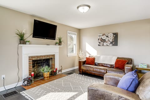 2 Mi to UD: Pet-Friendly Home w/ Fenced Yard! House in Kettering