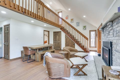 Pocono Mountain Family Home w/ Deck + Grill House in Middle Smithfield